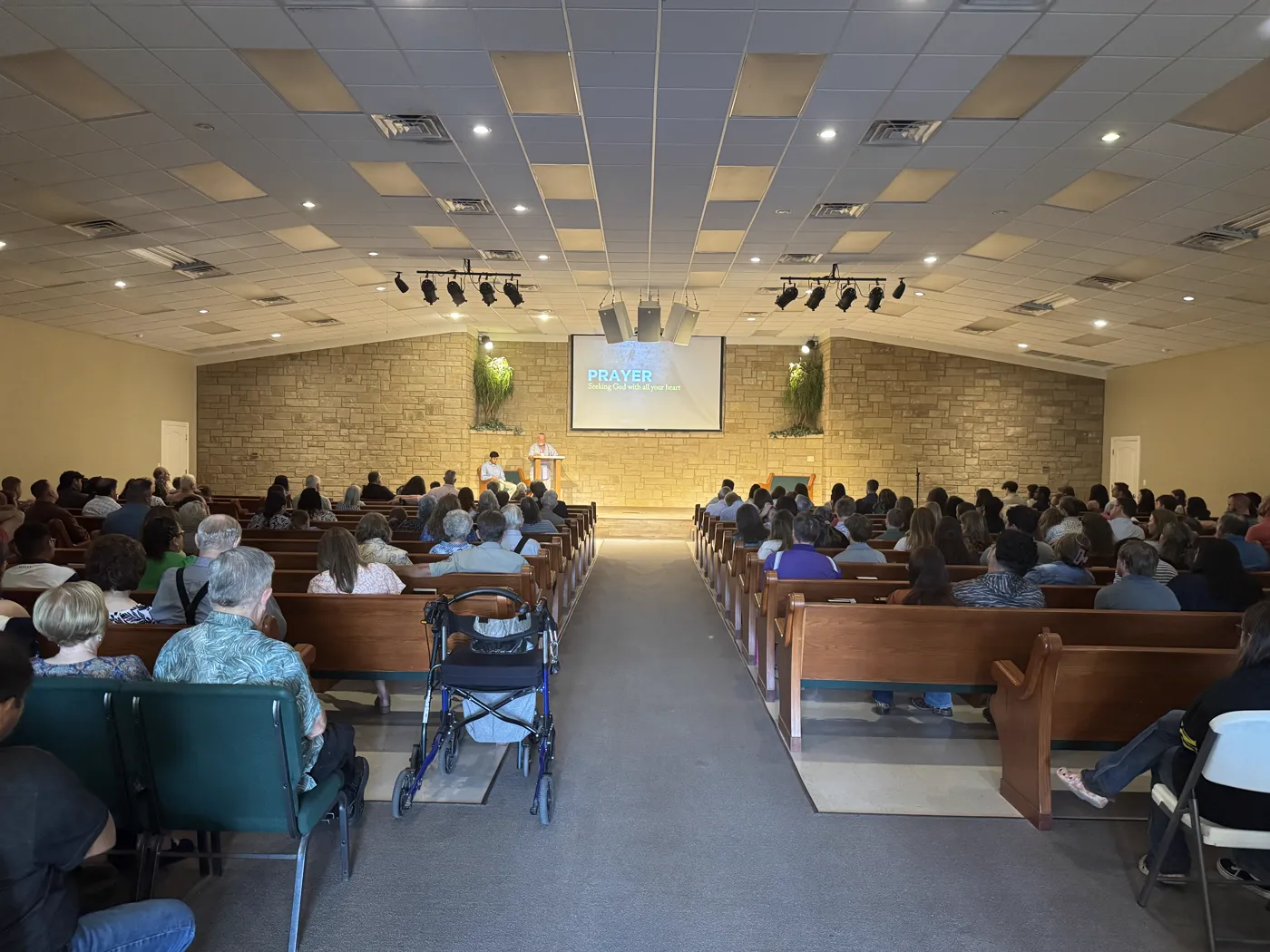 The auditorium at Stockdale Church of Christ during Sunday worship