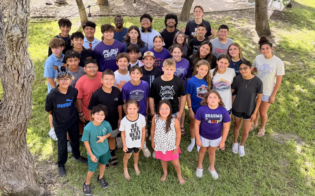 The youth group of Stockdale Church of Christ together outdoors