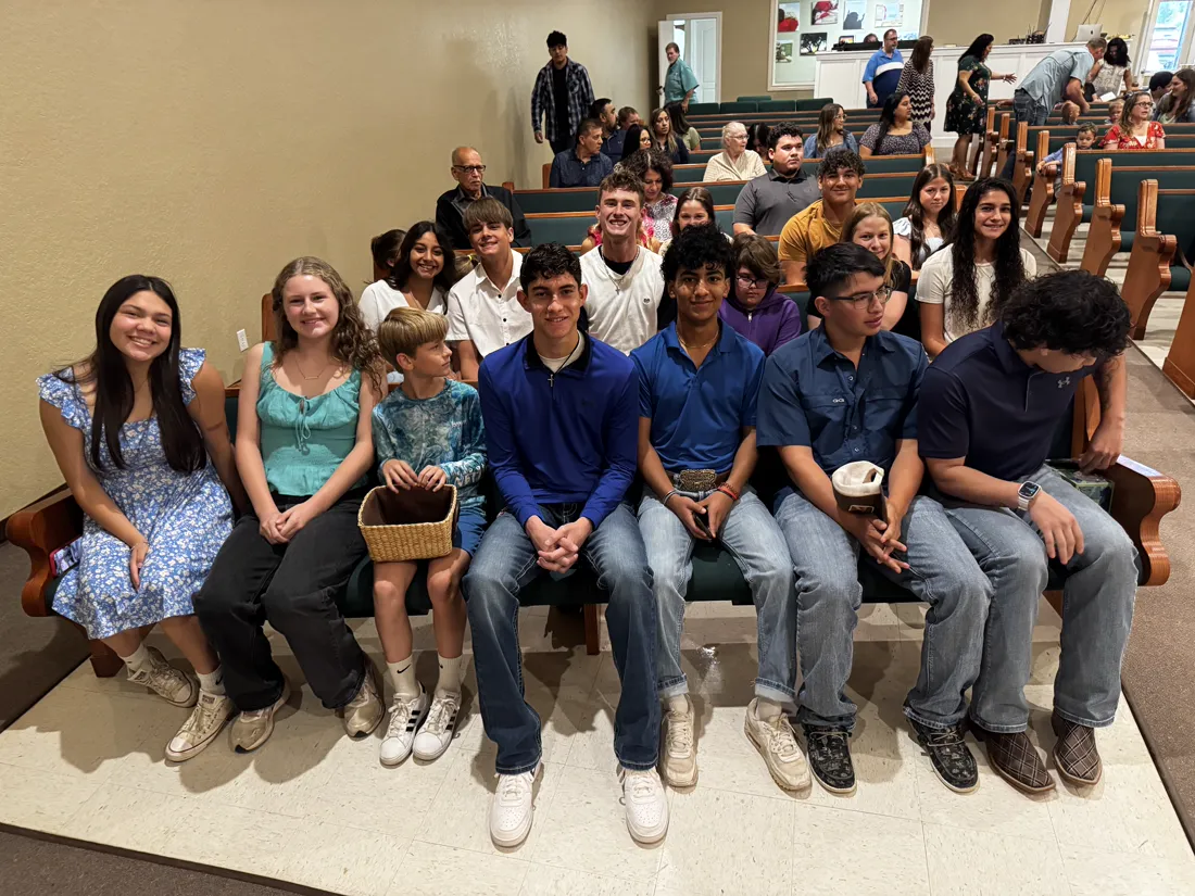 Youth of Stockdale Church of Christ together at worship